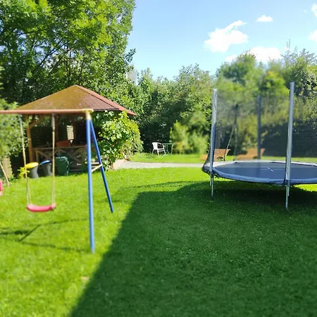 Wisniowy Sad - I W Spokojnej Okolicy, Blisko Dworca Pkp I Pks Apartman