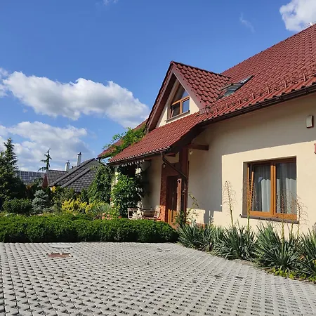 Wisniowy Sad - I W Spokojnej Okolicy, Blisko Dworca Pkp I Pks Apartman *