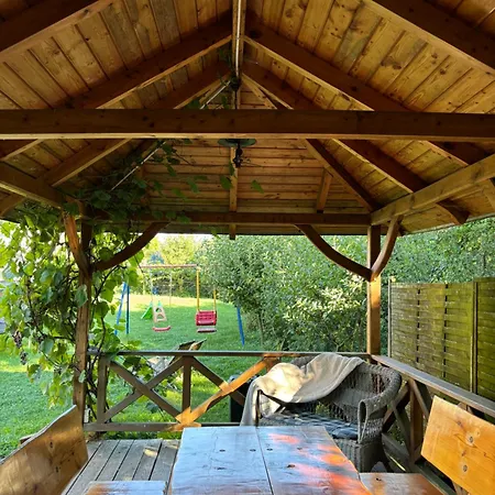 Wisniowy Sad 公寓 *