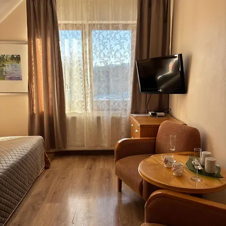 Apartman Wisniowy Sad - I W Spokojnej Okolicy, Blisko Dworca Pkp I Pks Kudowa-Zdrój