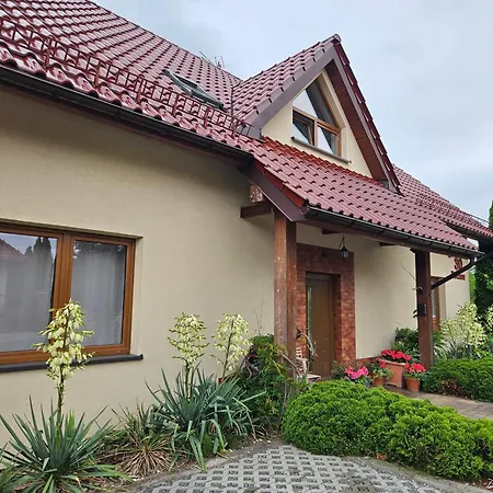 Apartman Wisniowy Sad - I W Spokojnej Okolicy, Blisko Dworca Pkp I Pks